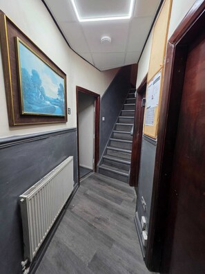 Interior - Room 3 in sheffield (Sheffield)