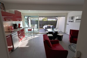 Fridge, microwave, dishwasher, cookware/dishes/utensils - PARADIS - Villa Port Nature 129 - Luxury - 4 people (AGDE)