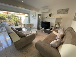 TV - FIFTY SHADES - Villa Port Nature 87 - Luxury - 2 people (AGDE)
