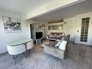 TV - FIFTY SHADES - Villa Port Nature 87 - Luxury - 2 people (AGDE)