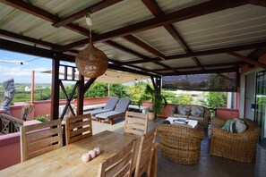 Casa, 2 quartos, acessível, piscina particular | Opções para refeição ao ar livre