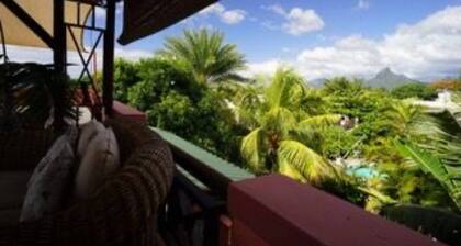 Ocean View Guesthouse in Tamarin, Pool, Sunset