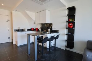 Fridge, microwave, dishwasher, cookware/dishes/utensils - ARC EN CIEL - Port Nature Duplex 884 - Luxury - 2 people (AGDE)
