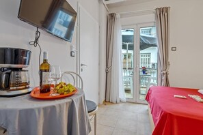 Habitación Deluxe doble, vistas a la ciudad | Restauración