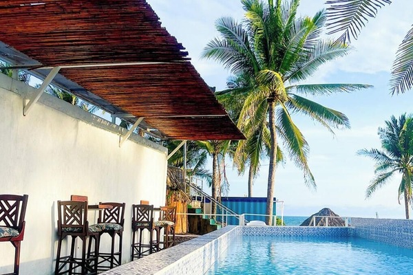 3 outdoor pools