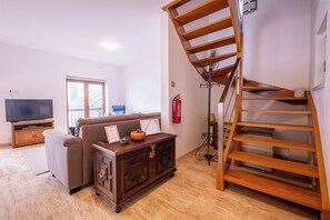 Living area - Burel Retreat (Cortes do Meio)