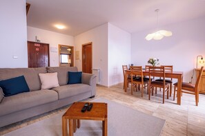 TV - Burel Retreat (Cortes do Meio)