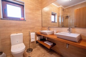 Bathroom - Vrbo Property (Cortes do Meio)