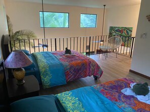 2 habitaciones, tabla de planchar con plancha y ropa de cama 