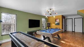 Interior - Stillwater by Avantstay Hot Tub + Theater + Game Room Firepit + BBQ Near Lakes, Skiing & Hiking (Pocono Summit)