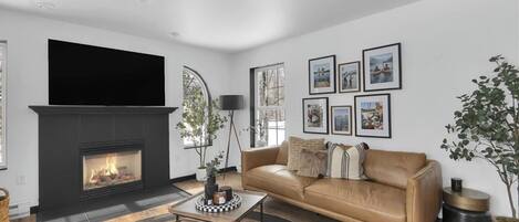 House (6 Bedrooms) | Interior