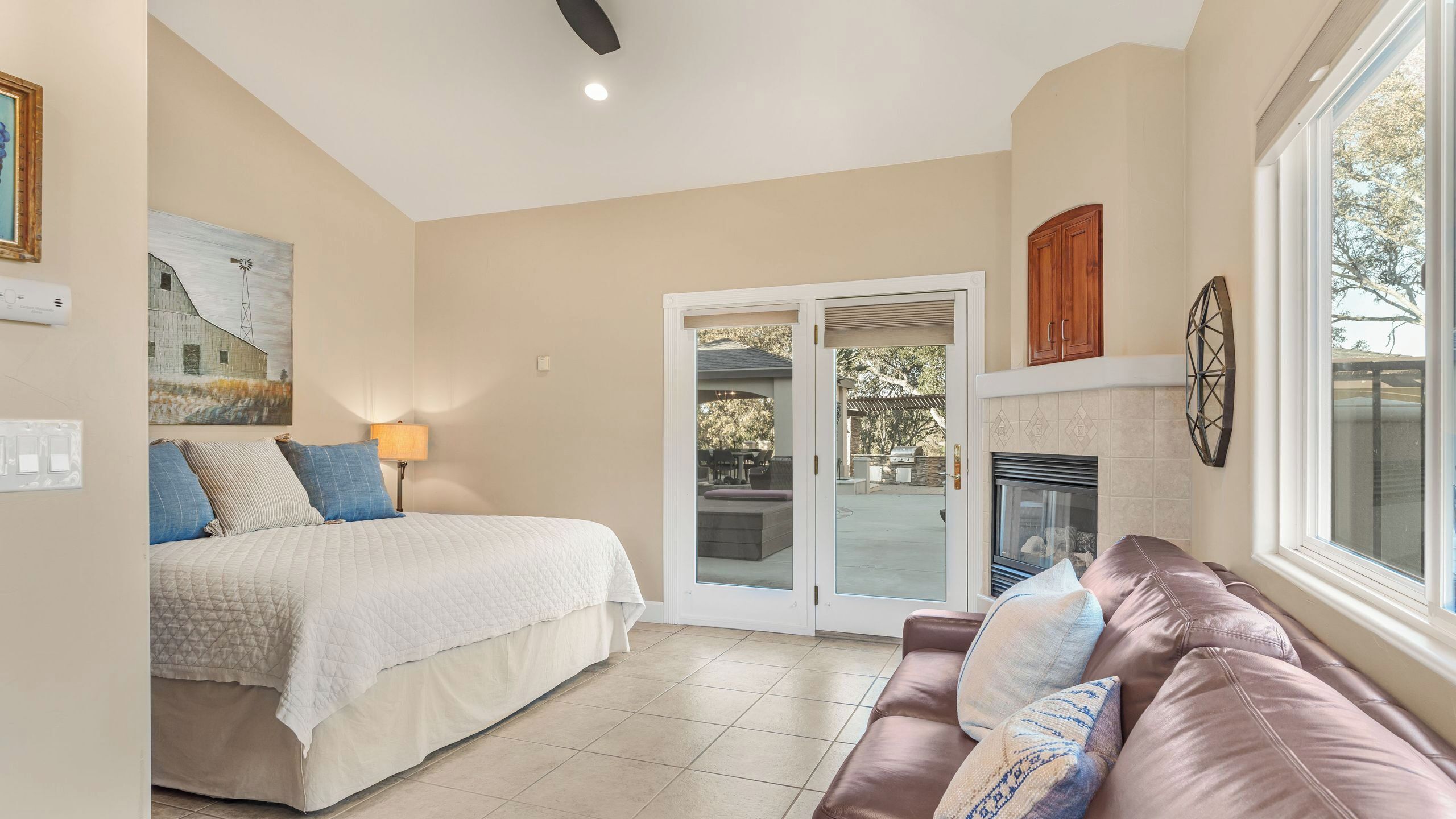 House (5 Bedrooms) | Interior