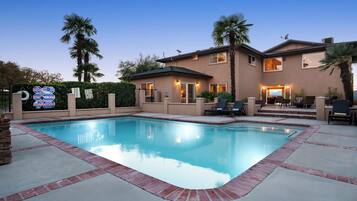 House (5 Bedrooms) | Interior