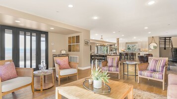 House (5 Bedrooms) | Interior