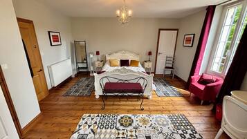 Quarto casal, ar-condicionado, vista para o jardim