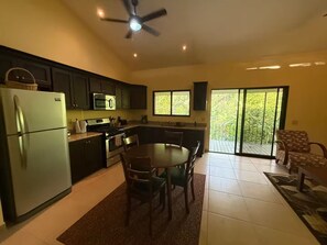Private kitchen - 13B Toucan Valley Jungle Resort (Ciudad Cortés)