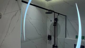 Apartment, 1 Bedroom, Accessible, Smoking | Bathroom