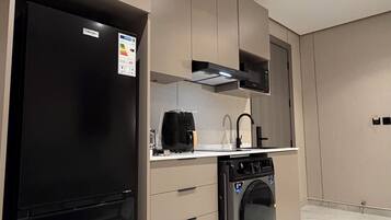 Apartment, 1 Bedroom, Accessible, Smoking | Private kitchen
