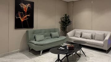 Apartment, 1 Bedroom, Accessible, Smoking | Living room