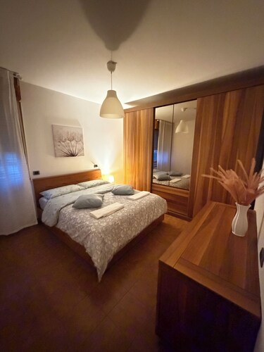 Spacious apartment with terrace, free parking