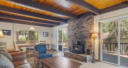 Family-Friendly Graeagle Cabin • Deck backs to Forest • Walk to Mill Pond