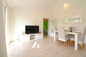 Dining - Apartment 2420/197688 (Istria - Pula), 2500m from the beach (Pula)