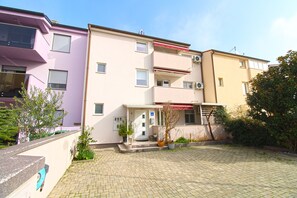 Exterior - Apartment 2420/197688 (Istria - Pula), 2500m from the beach (Pula)