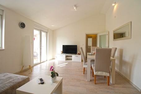 Interior. Apartment 2420/197688 (Istria - Pula), 2500m from the beach