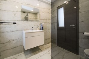 Shower - House 2421/198440 (Istria - Pomer), 400m from the beach (Pomer)