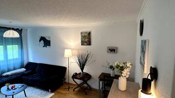 Apartment, 2 Schlafzimmer, barrierefrei | Wohnzimmer