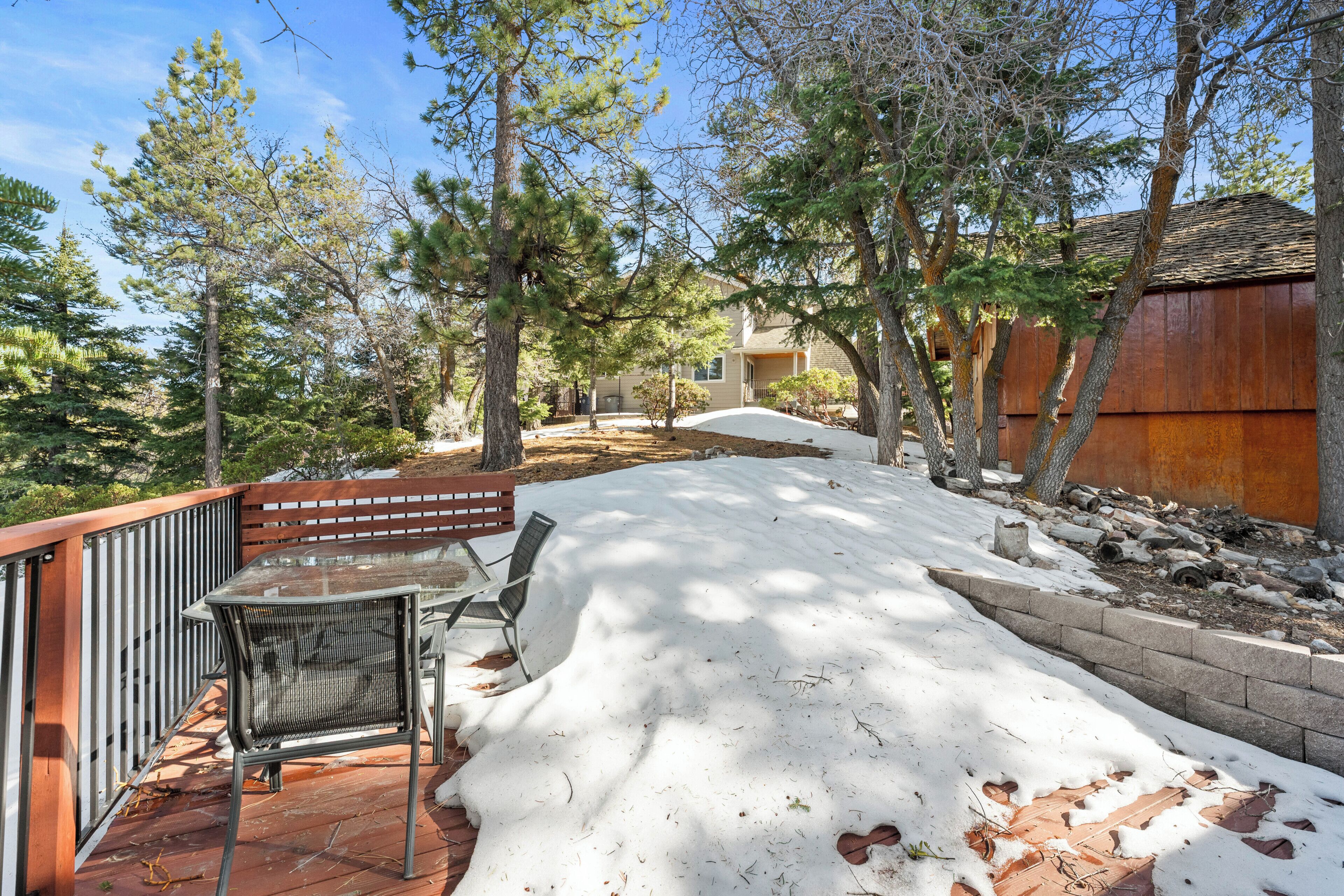 Cabaña básica, vista a la montaña | Restaurante al aire libre