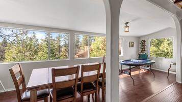 Basic-Ferienhütte, Bergblick | Innenbereich