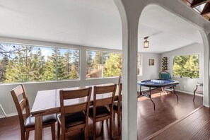 Basic-Ferienhütte, Bergblick | Innenbereich