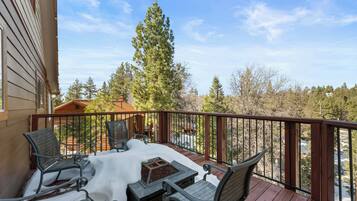 Basic-Ferienhütte, Bergblick | Unterkunftsgelände