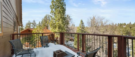 Basic Cabin, Mountain View | Property grounds
