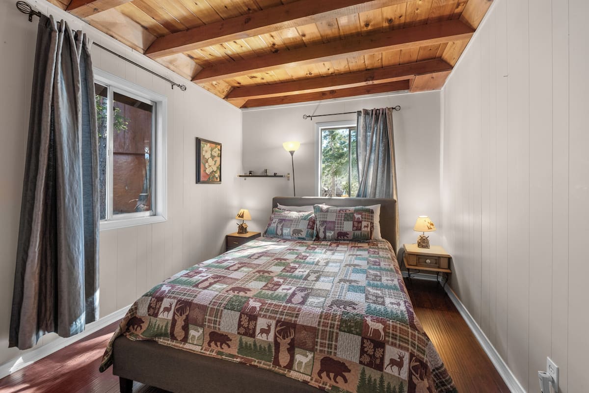 Stuga Basic - utsikt mot bergen