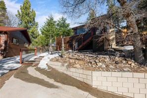 Basic-Ferienhütte, Bergblick | Unterkunftsgelände