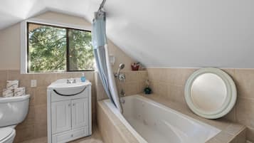 Cabaña básica, vista a la montaña | Baño