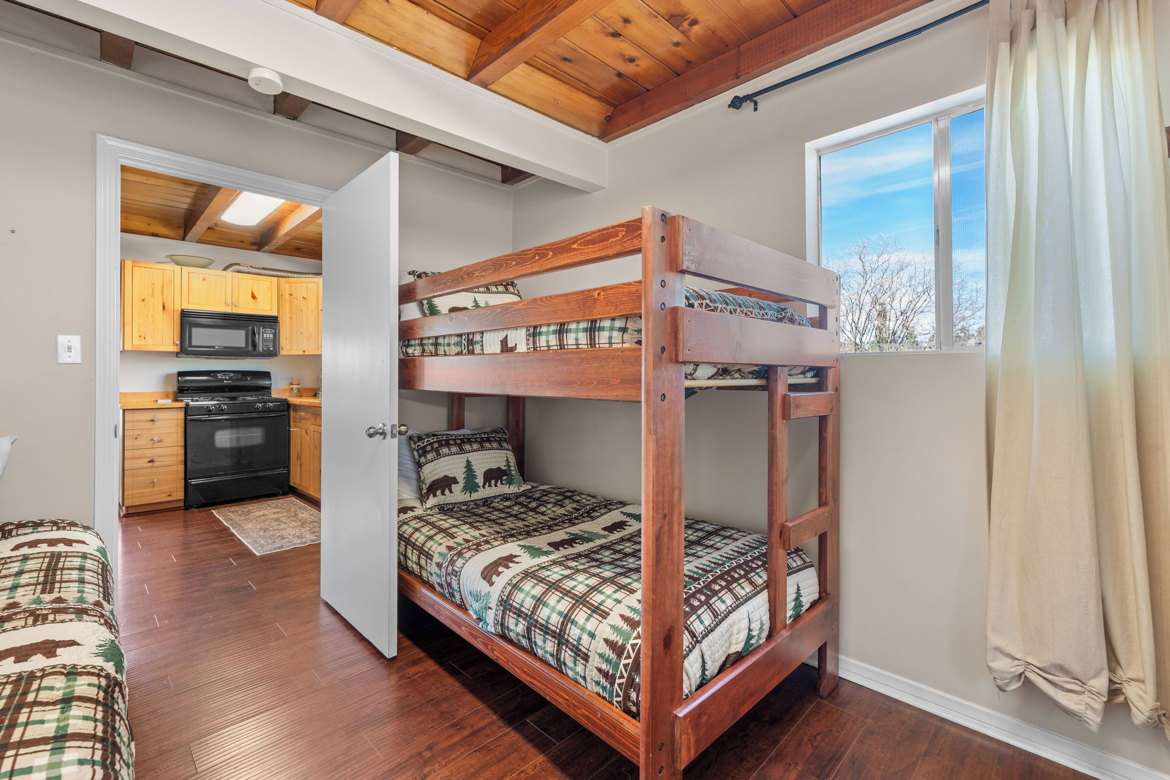 Basic Cabin, Mountain View