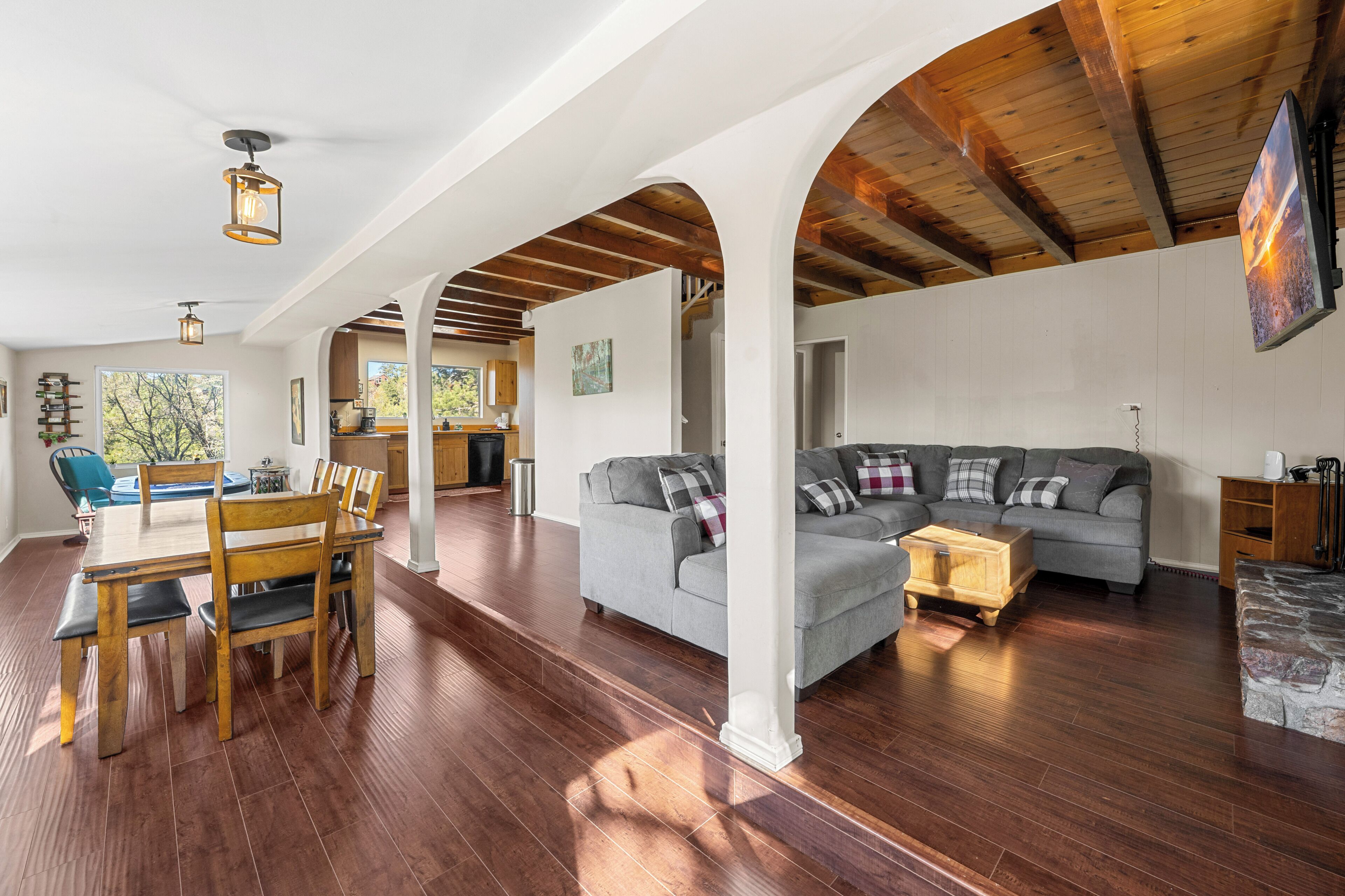 Basic Cabin, Mountain View | Living area