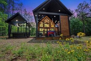 Terrace/patio - Modern Glass Cabin w/ Hot Tub & Fireplaces (Broken Bow)
