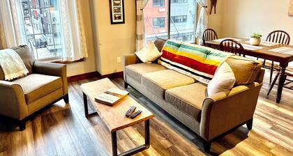 Modern Glacier Condo Conveniently Located Between Glacier Park & Whitefish Ski