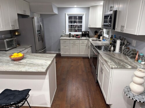 Spacious 3-bedroom house one car garage  in beautiful Pittsburgh 7min from city.