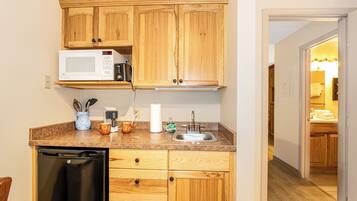 Fridge, microwave, coffee/tea maker, cookware/dishes/utensils