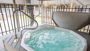 屋外スパ浴槽