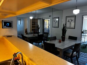 Dining - Hottest Sport Spot/Medical Access (Houston)