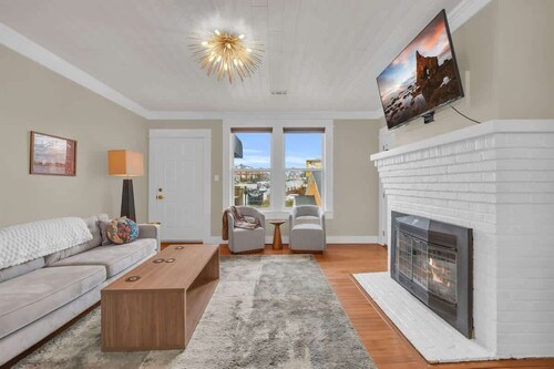 Groovy 2BR Downtown Greenville Condo w/ King Beds