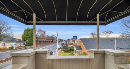 Groovy 2BR Downtown Greenville Condo w/ King Beds