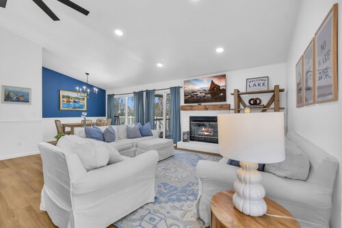 Family Getaway: 4BR + Game Room + Private Dock