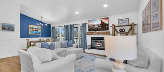 Family Getaway: 4BR + Game Room + Private Dock